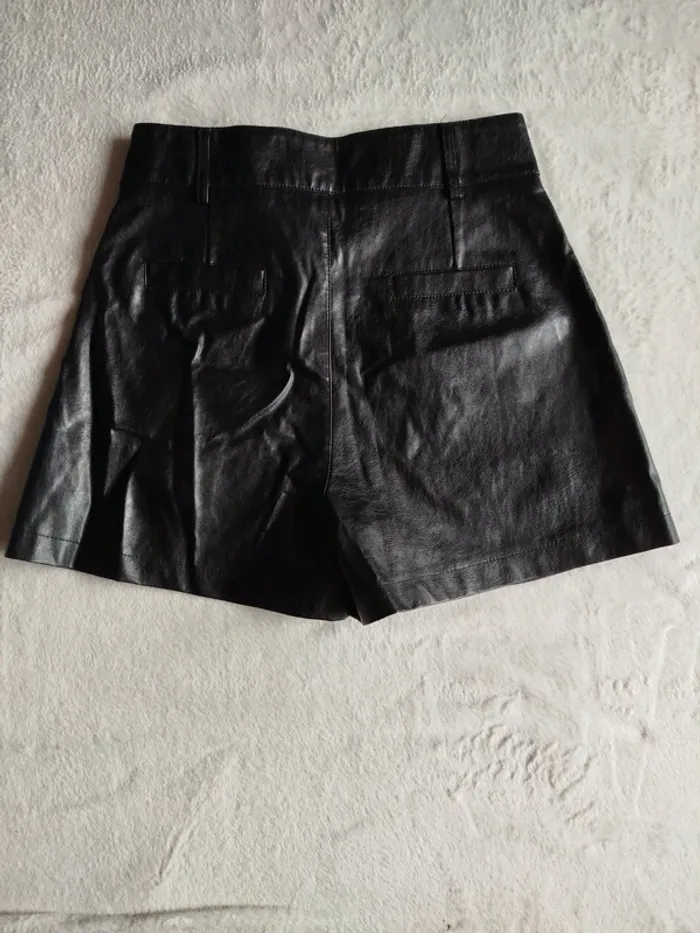 Short femme en vinyle taille L - photo numéro 5