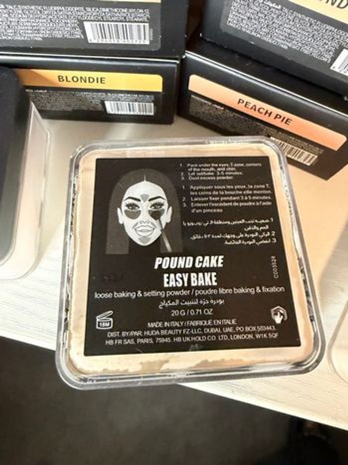 Poudre Huda Beauty Neuf - photo numéro 4