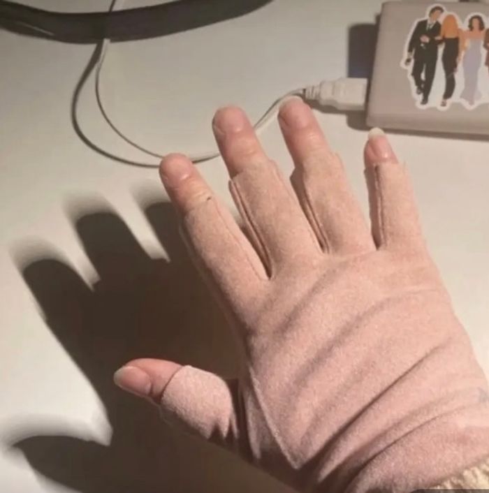 Mitaines  CHAUDES pour femme NEUVES couleur rose - photo numéro 4