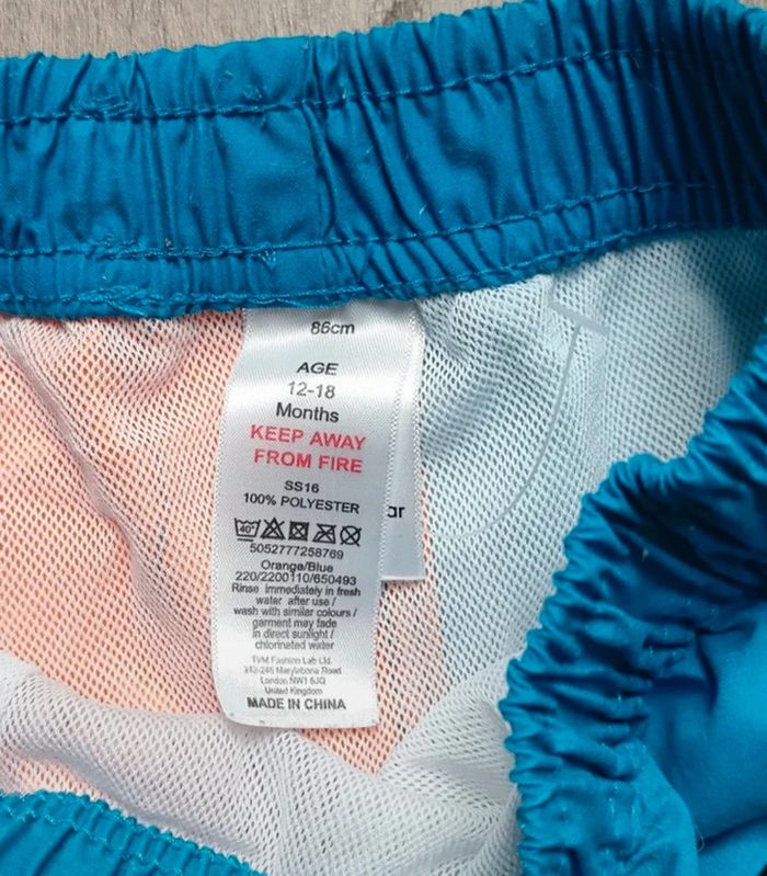 Maillot de bain short Disney Némo 12/18 mois
Neuf - photo numéro 2