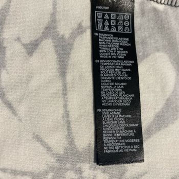 Robe  dos nu noire grosses pâquerettes blanches 38 Forever 21 - photo numéro 7