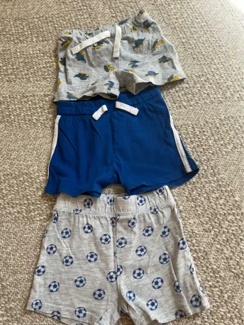 Lot shorts 12 mois
