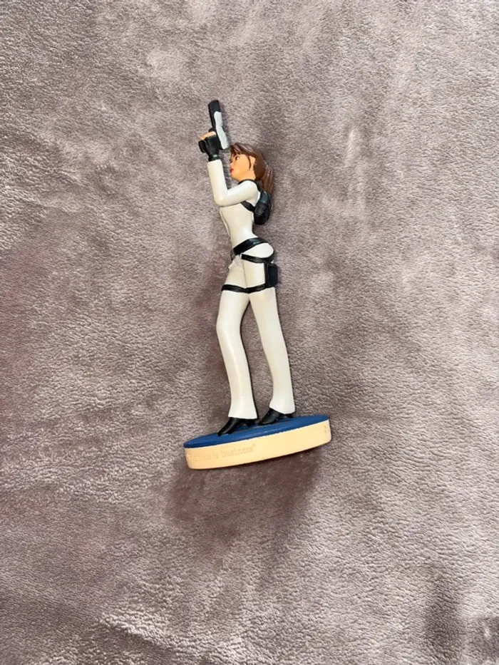 Figurine de collection Tomb Raider Lara Croft en très bon état. - photo numéro 4