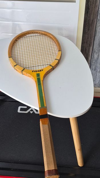 Raquette de tennis vintage en bois “Sydney