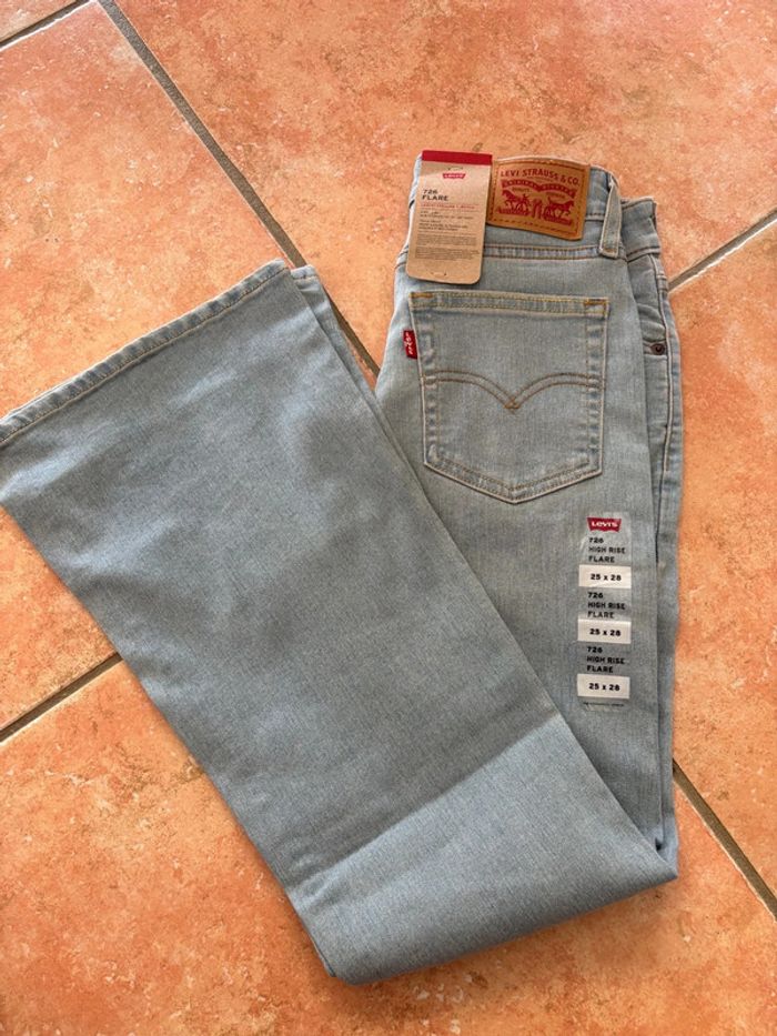 Jean levis 726