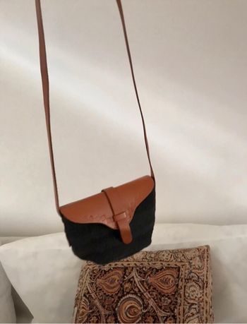 Sac à main mini besace petit panier bandoulière été paille noir cuir marron fauve rabat artisanal festival