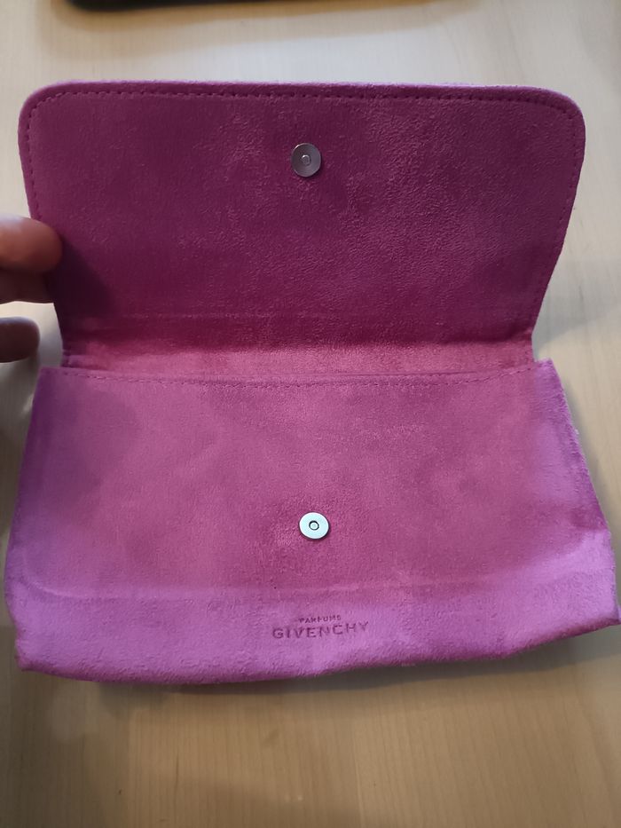 4 POCHETTES GIVENCHY ET NINA RICCI - photo numéro 5