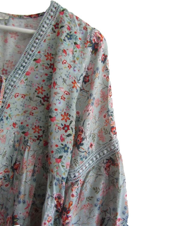 top tunique marque cache cache pas de taille indiquée mais convient a une taille 38/40 - photo numéro 3