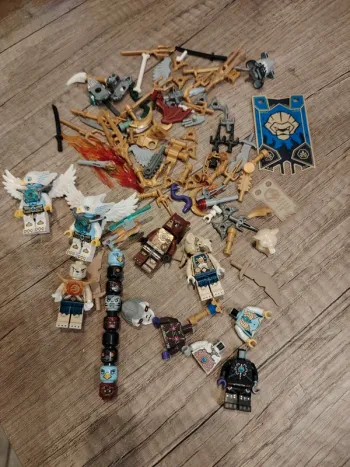 Lot vrac lego chima figurines armes drapeaux