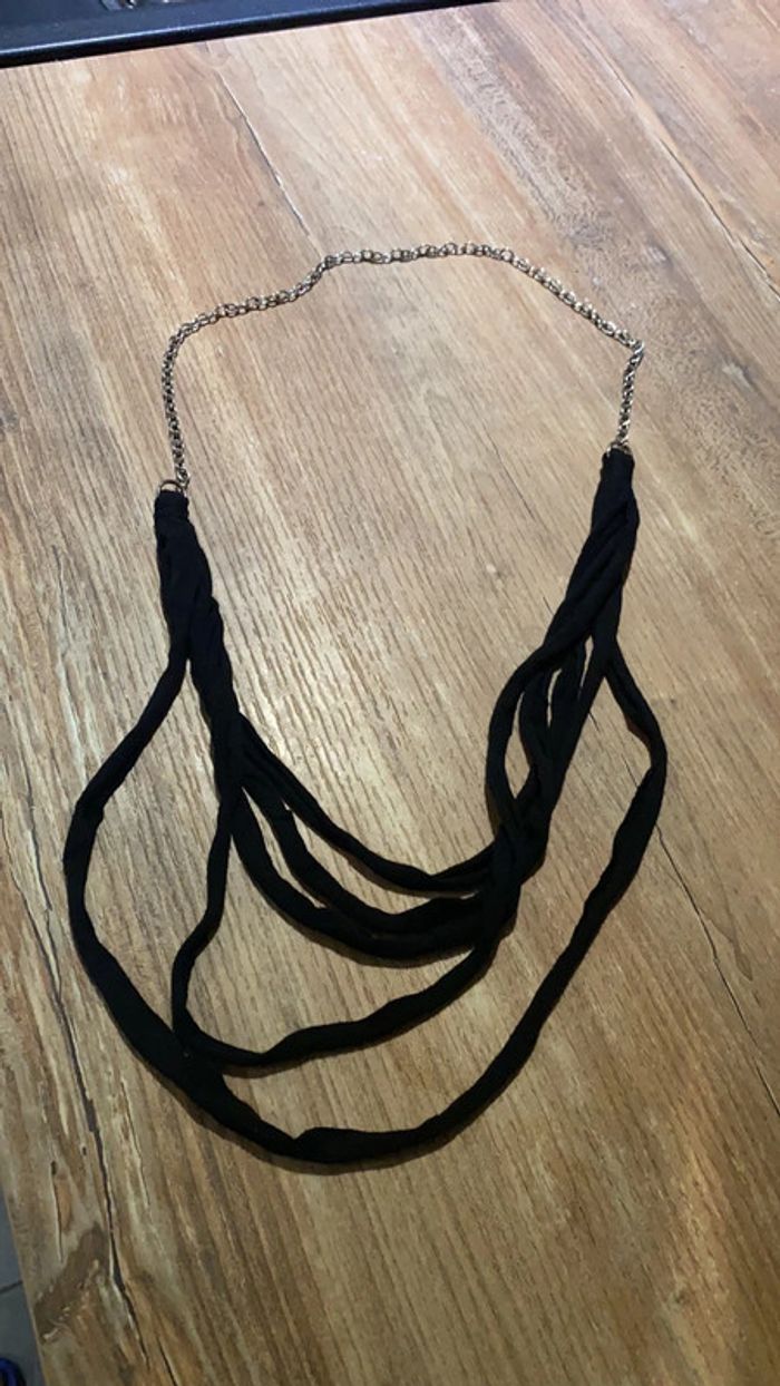 Collier argenté et noir