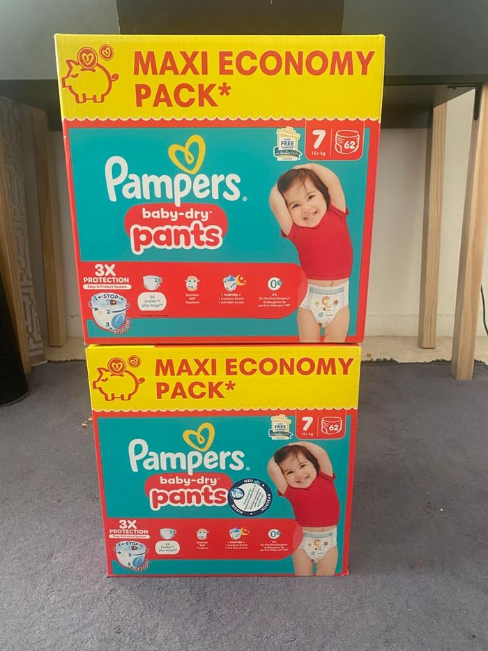2 cartons de couches Pampers taille 7