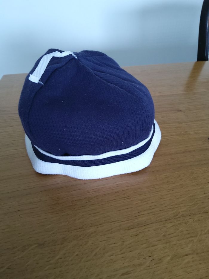 Bonnet léger bleu marine Kiabi 6 mois