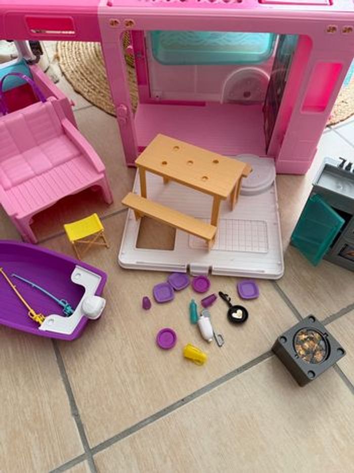 Barbie camping car avec accessoires - photo numéro 4