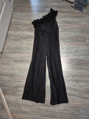 Combinaison pantalon plissé asymétrique avec volants