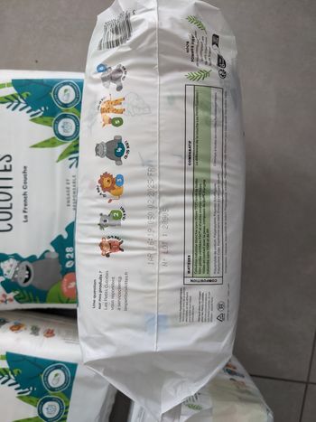 Lot 110 couches culottes taille 4 petits culottés