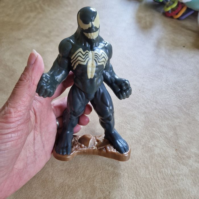 Figurine venom