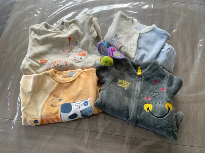 Lot de 4 pyjamas 3 mois