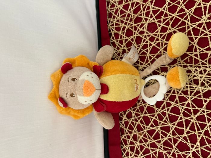 Doudou lion BABY NAT orange rouge musical - photo numéro 4