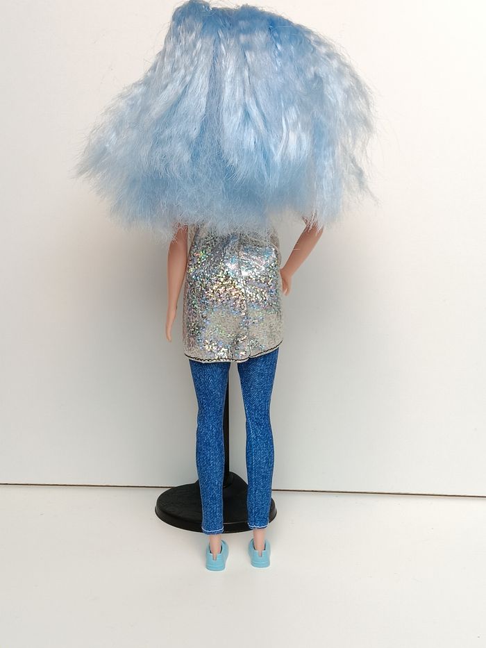 Poupée mattel barbie maillot sport cheveux bleu - photo numéro 4