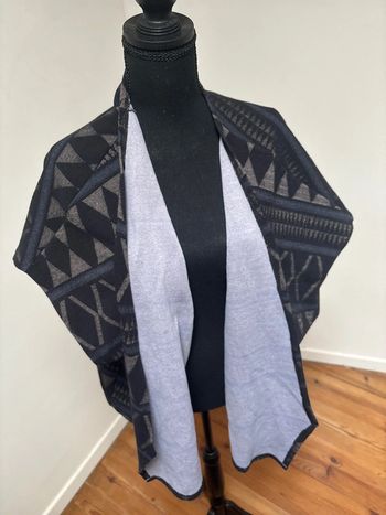 Poncho motif