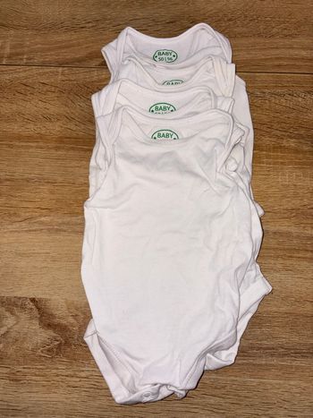 Lot de 4 bodies blanc 1 mois 