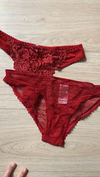 Lot sous vêtements rouges
