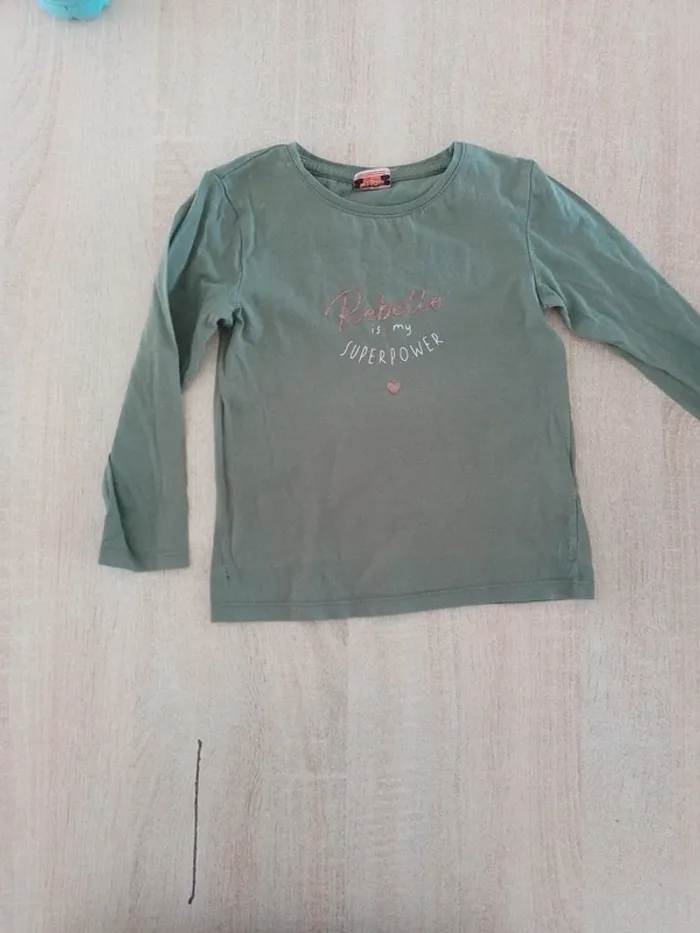 Tee shirts