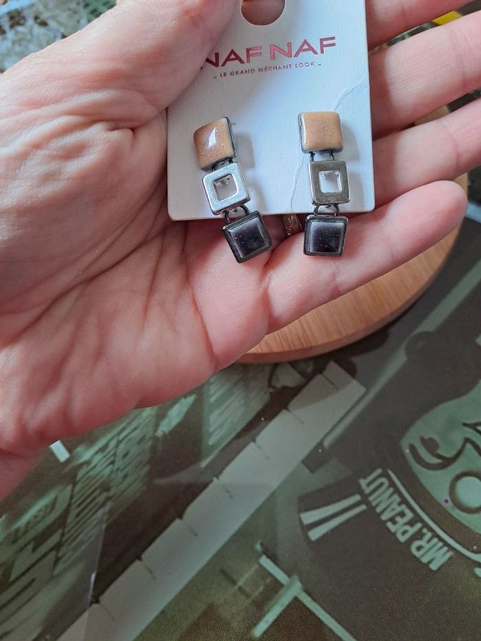Paire de boucles d oreilles fantaisie à clou Naf Naf neuves - photo numéro 4
