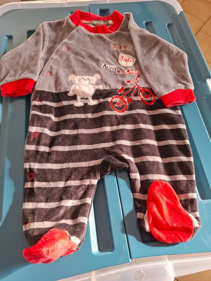 Pyjamas a rayures - photo numéro 2