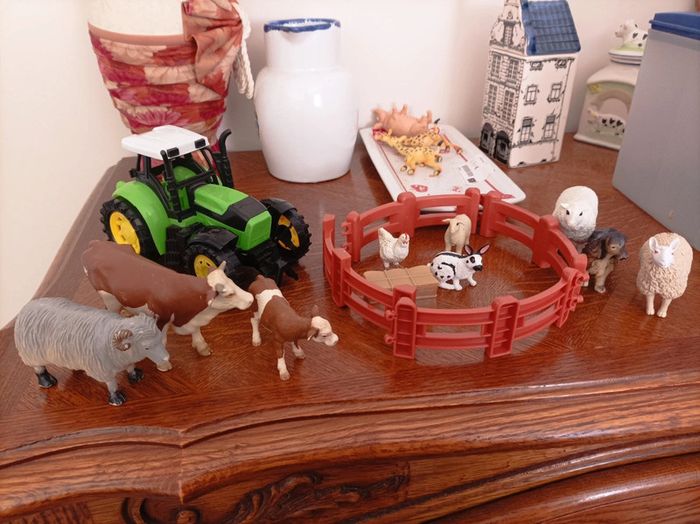 Lot 9 animaux avec un tracteur