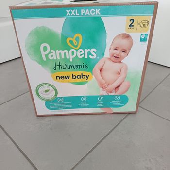 Pack XXL Pampers taille 2 neuf