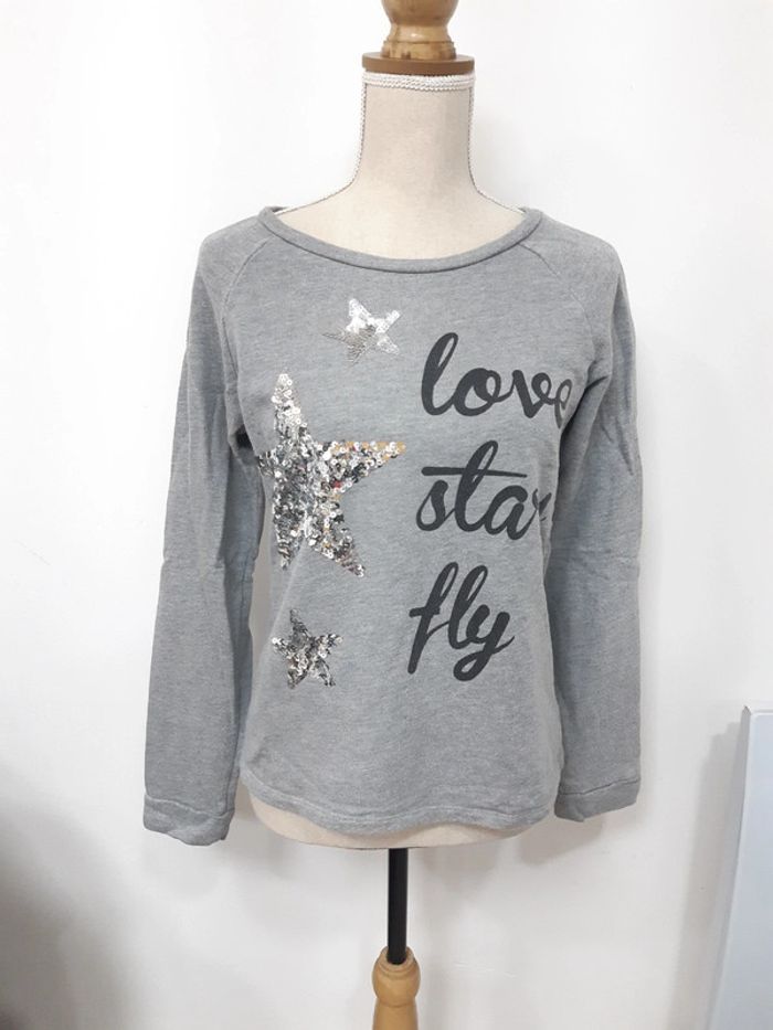 Pull gris étoiles