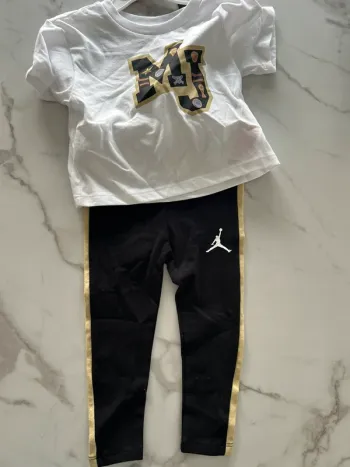 Ensemble Jordan taille 24 mois