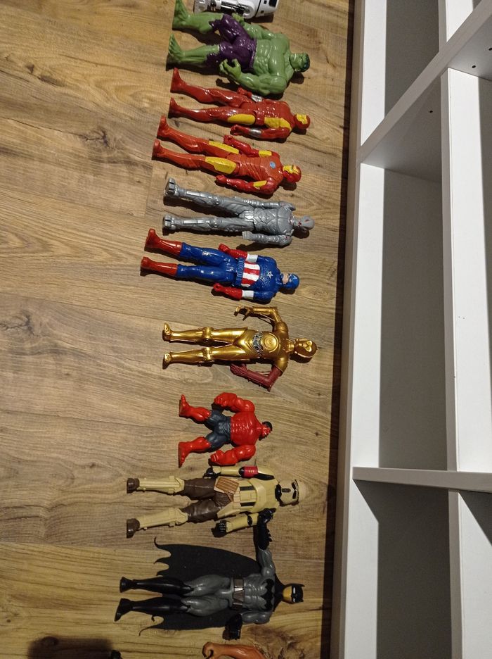 Personnages Avengers et stars War 2€ pièce