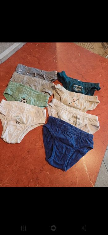 Lot de 8 slips taille 2 ans