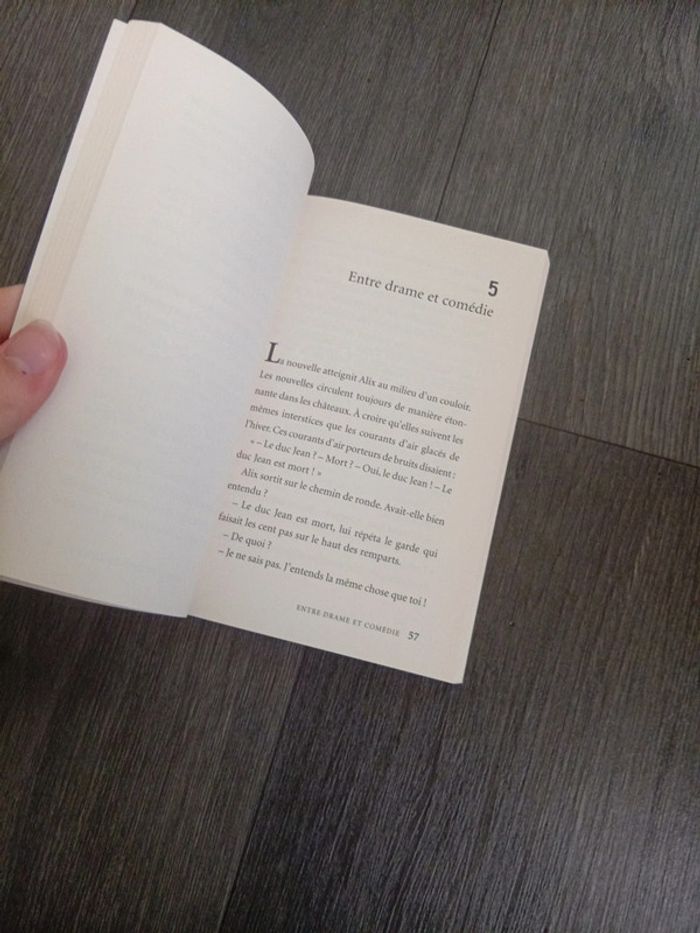 La bague aux trois hermines - photo numéro 2