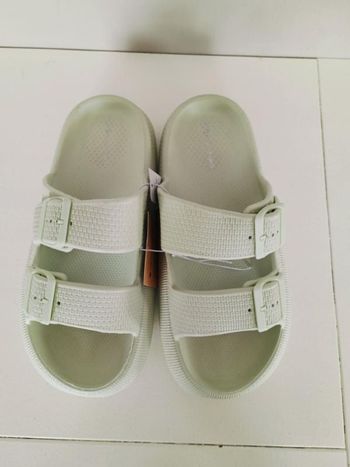 claquettes neuves P41