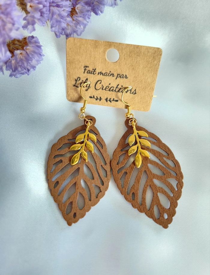 Boucles d'oreilles feuilles en bois (marron) et dorées LC327