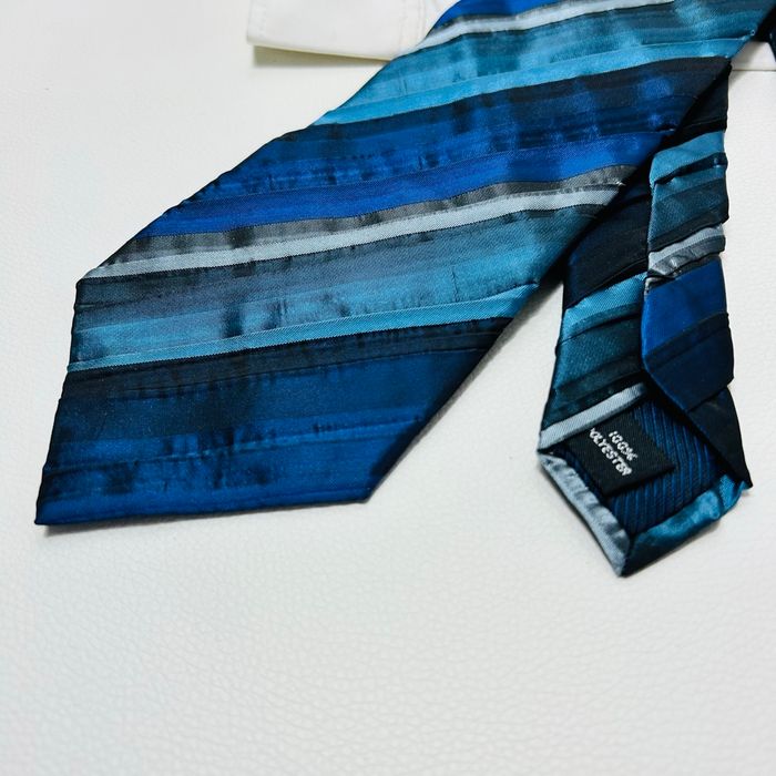 Cravate à rayure plissée - bleu marine noir satinée - 10 cm - très bon état - photo numéro 5
