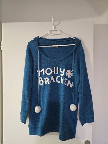 Pull bleu a pompons Molly Bracken