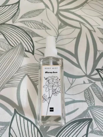 Body mist brume corporelle warm love 100ml  à utiliser 18 mois après ouverture
