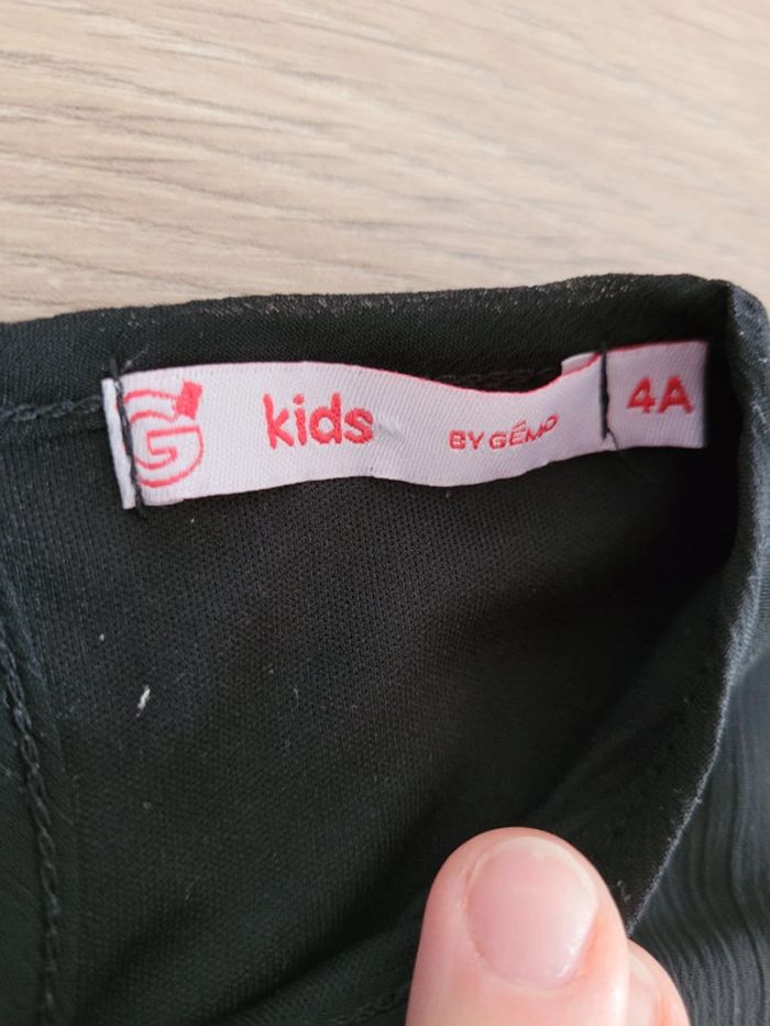 Robe fluide noire avec motifs plumes dorées - photo numéro 3