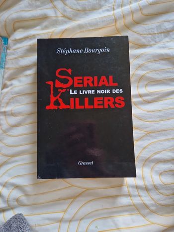 Le livre noir des serials killers