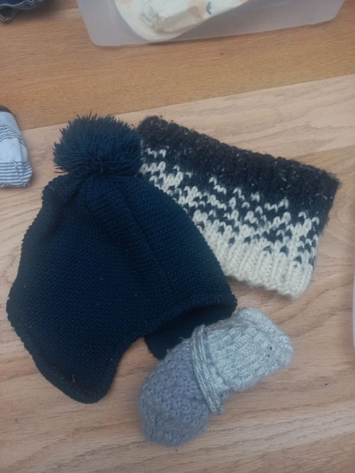 Ensemble bonnet/snood/gants