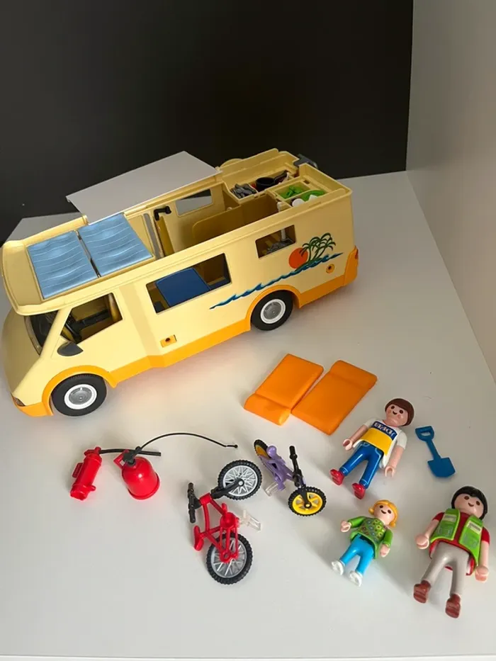 Camping car Playmobil 3647 complet avec boîte