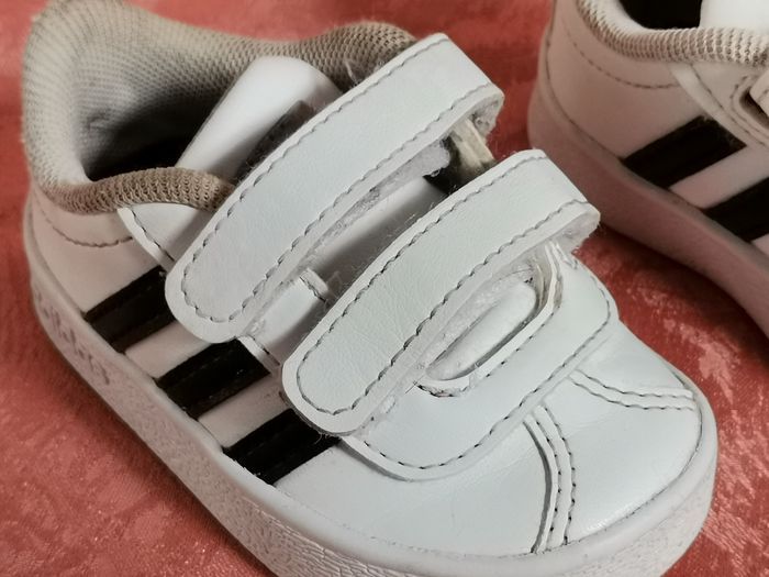 Basket blanche Adidas taille 18 unisexe - photo numéro 7