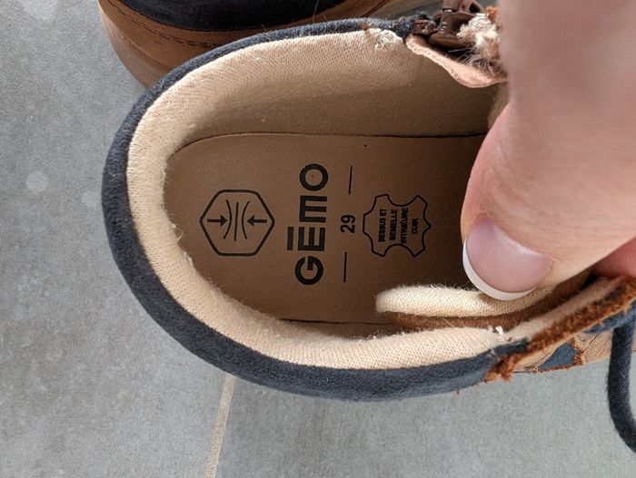 Paire de chaussures en cuir - photo numéro 3