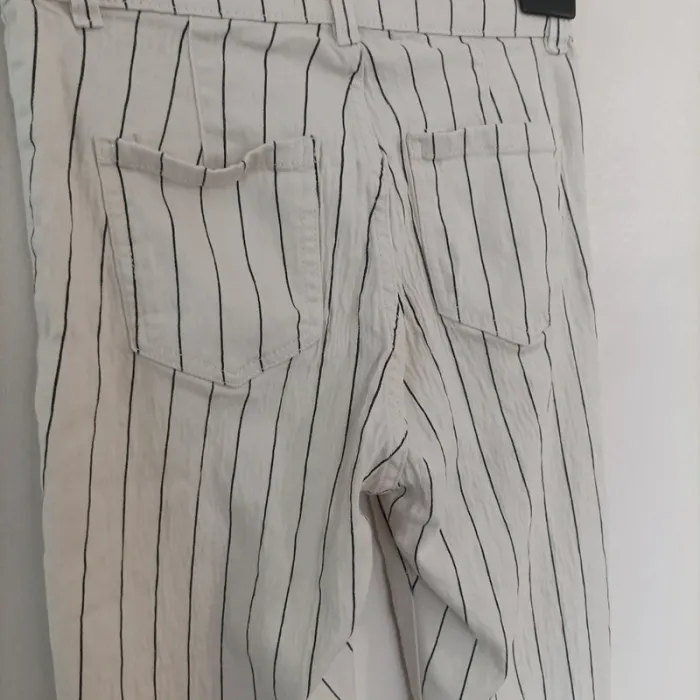 Pantalon 7/8 ème Bershka taille 38 - photo numéro 5