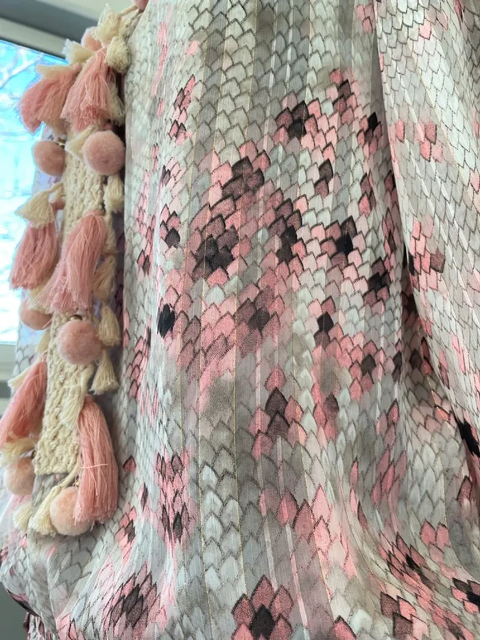 Blouse fluide manche longues couleurs pastels rose crème et pompon taille S/M - photo numéro 2