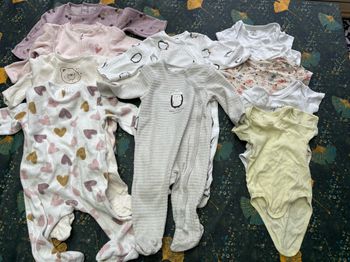 Lot de 25 vêtements bébé fille 9 mois